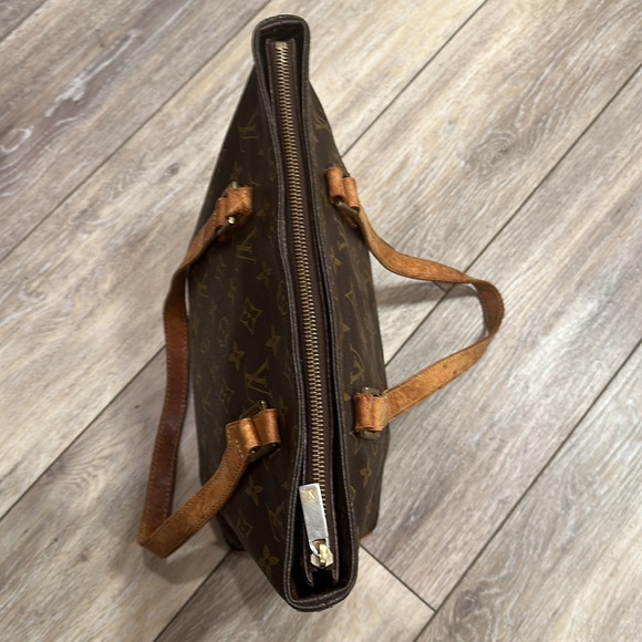 Authentic Vintage LV bag comes with duster. Great for Valentine’s - Picture 3 of 7